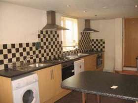 9 bedroom House Shar...